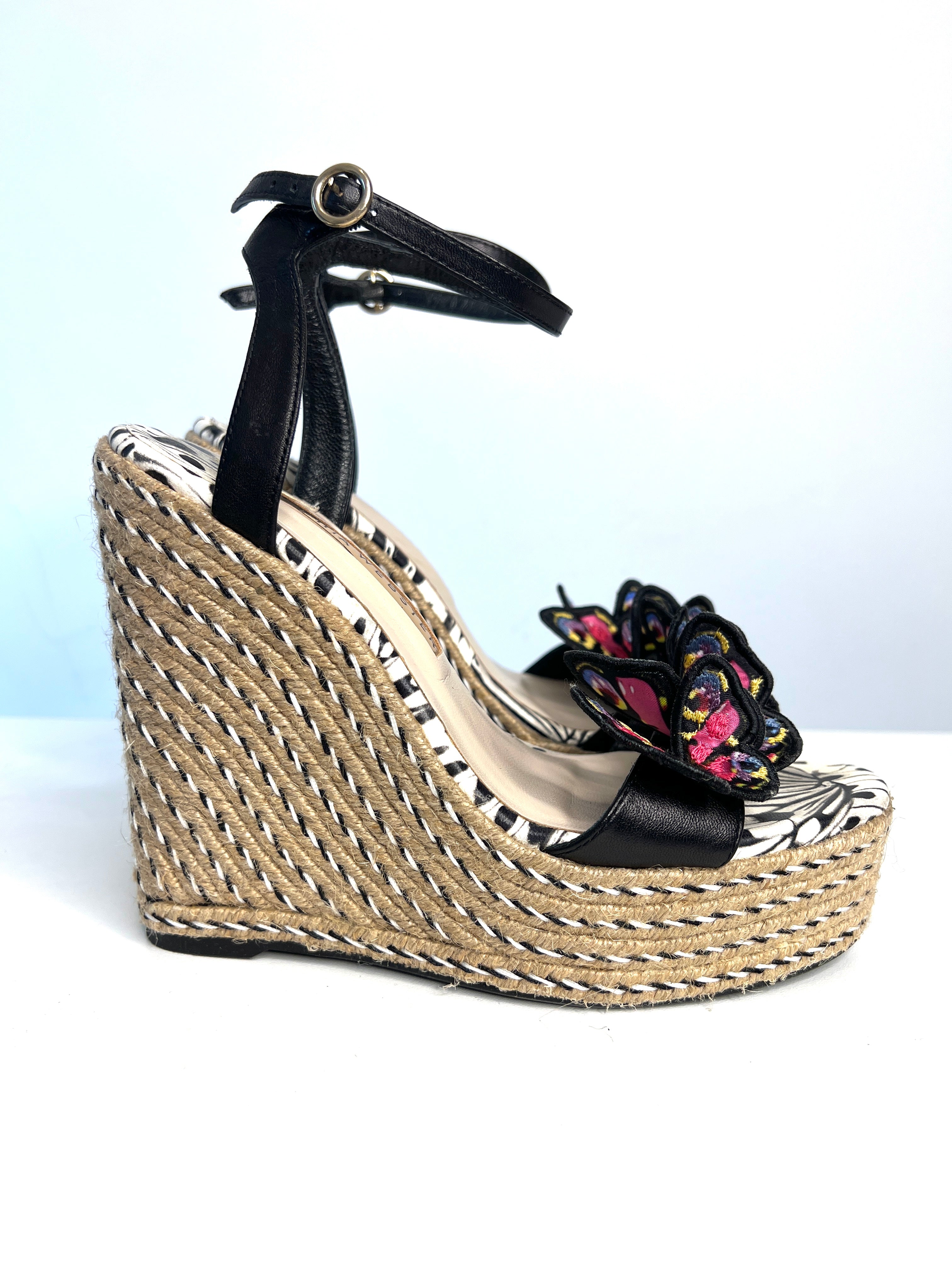 11495695-25A6-4081-98E3-787A3EDBBB4D