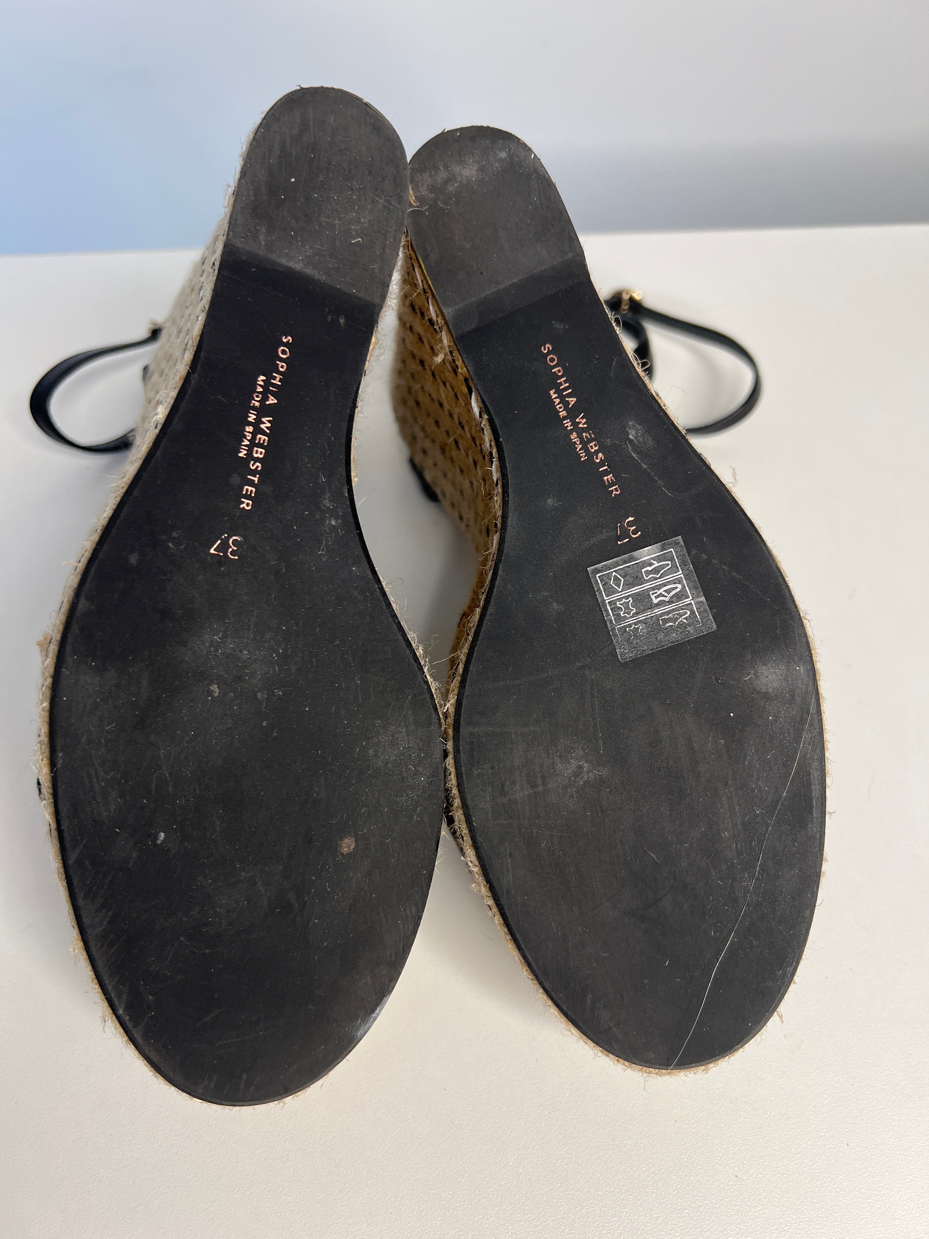 2014734C-B726-4F1F-BB7B-11F637C4AA7D