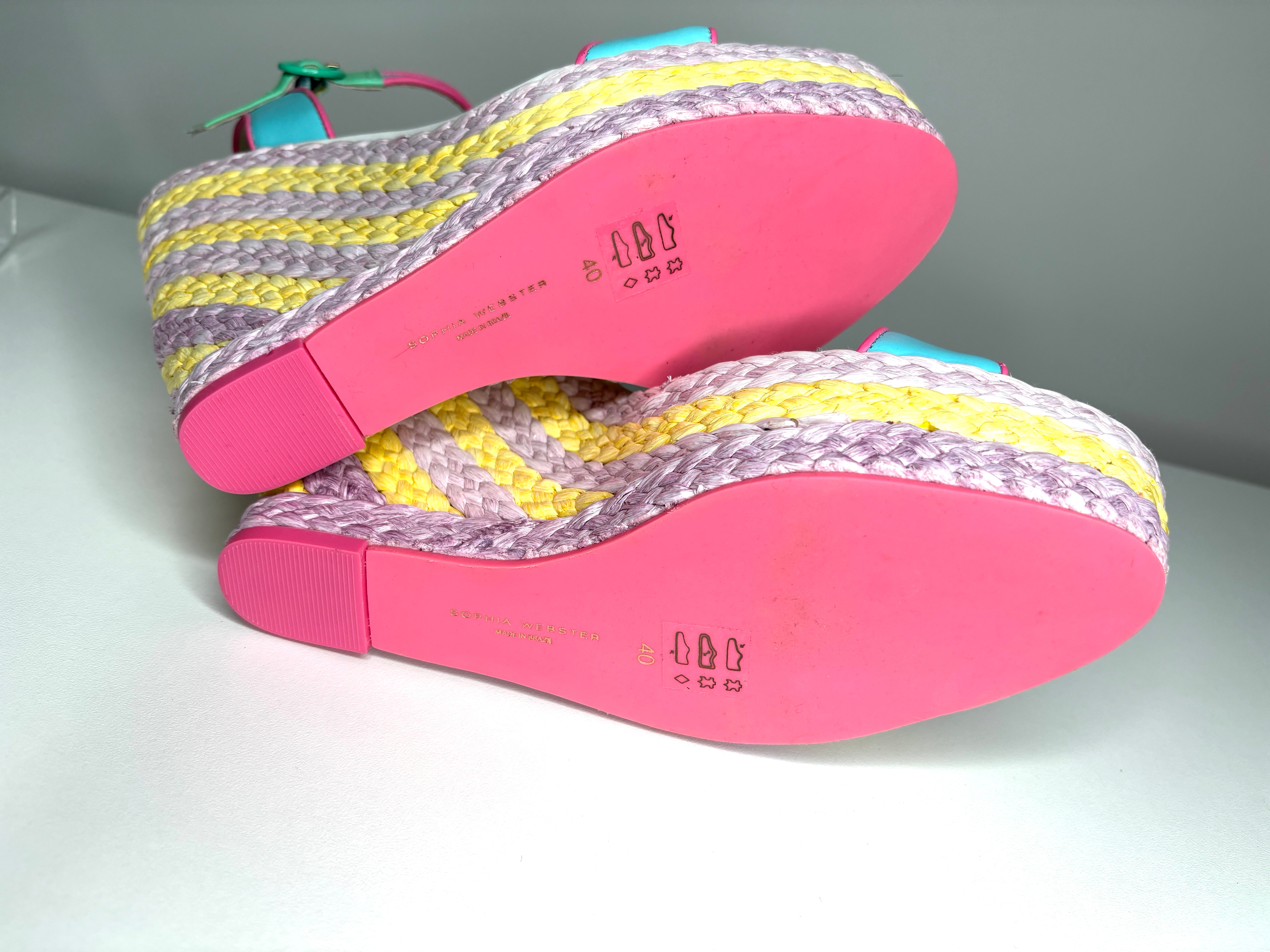 3CEBF940-6F74-4C82-9A9E-9FA3D222AEE9