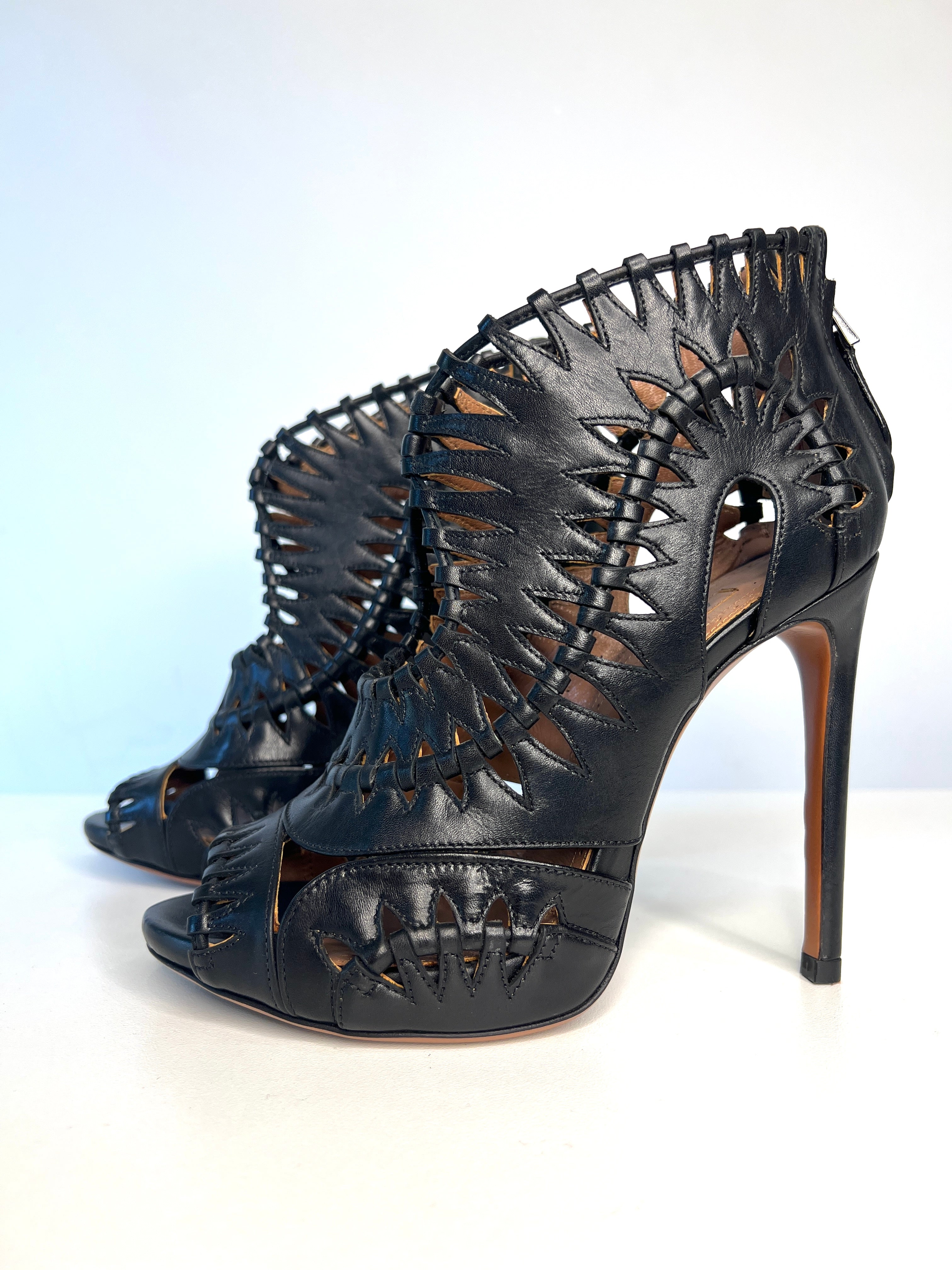 DD93E088-9E45-4AD1-A5E0-453BEA44C5A6