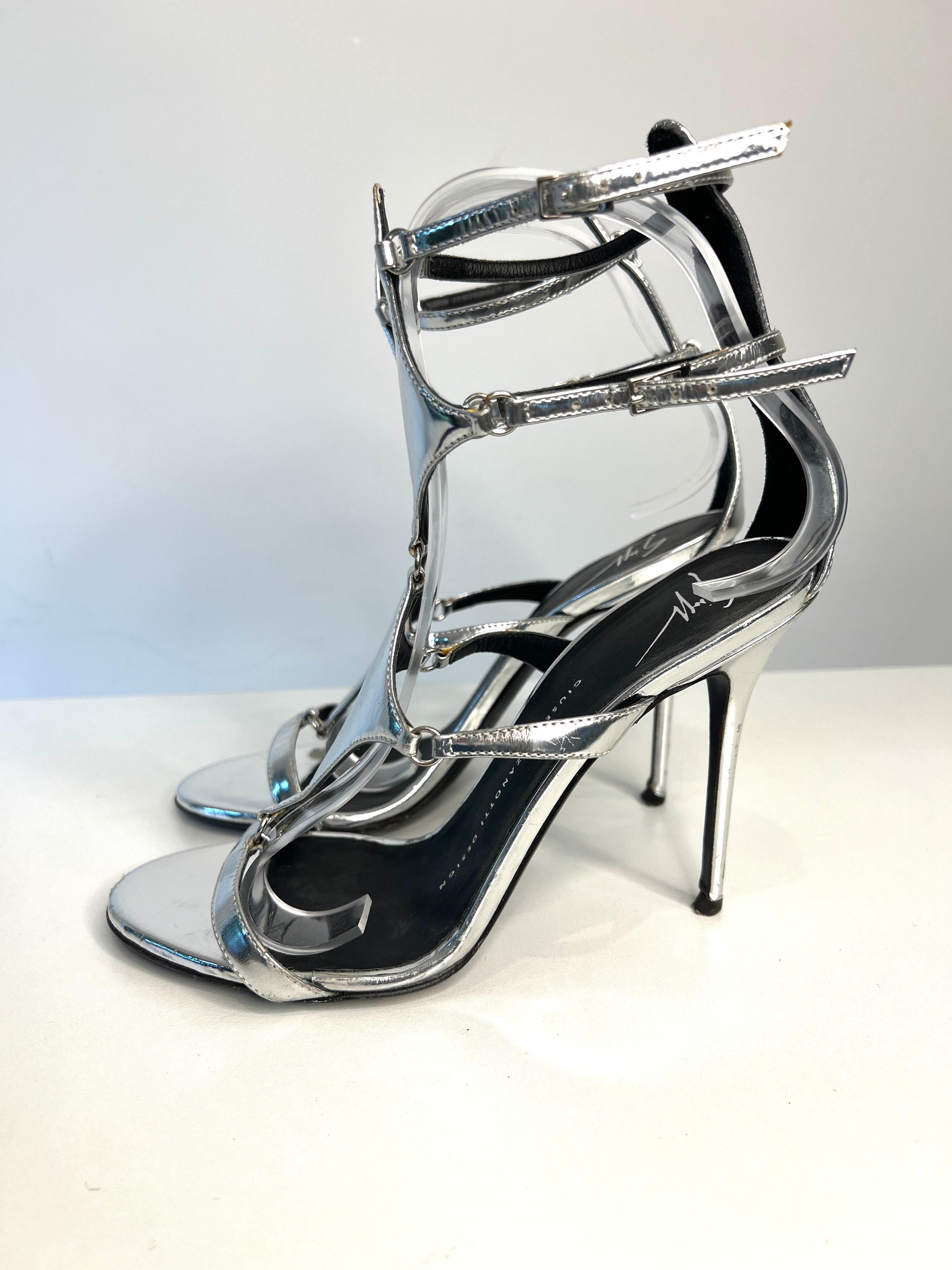 DF1D58AD-6F6E-403A-B8C2-5F234F249877