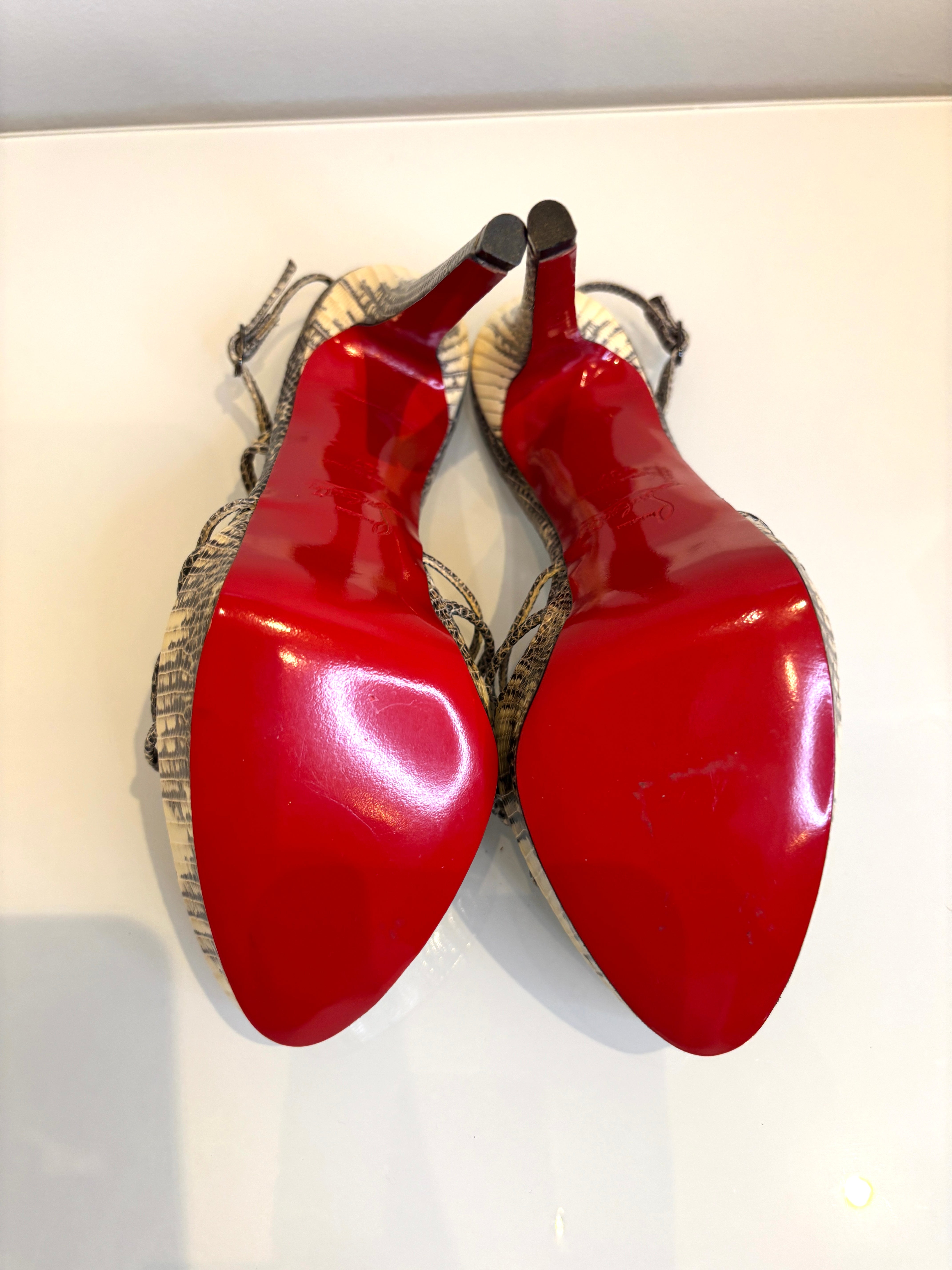 ECFEE0B2-B131-4F79-AF33-748E8FD3775F